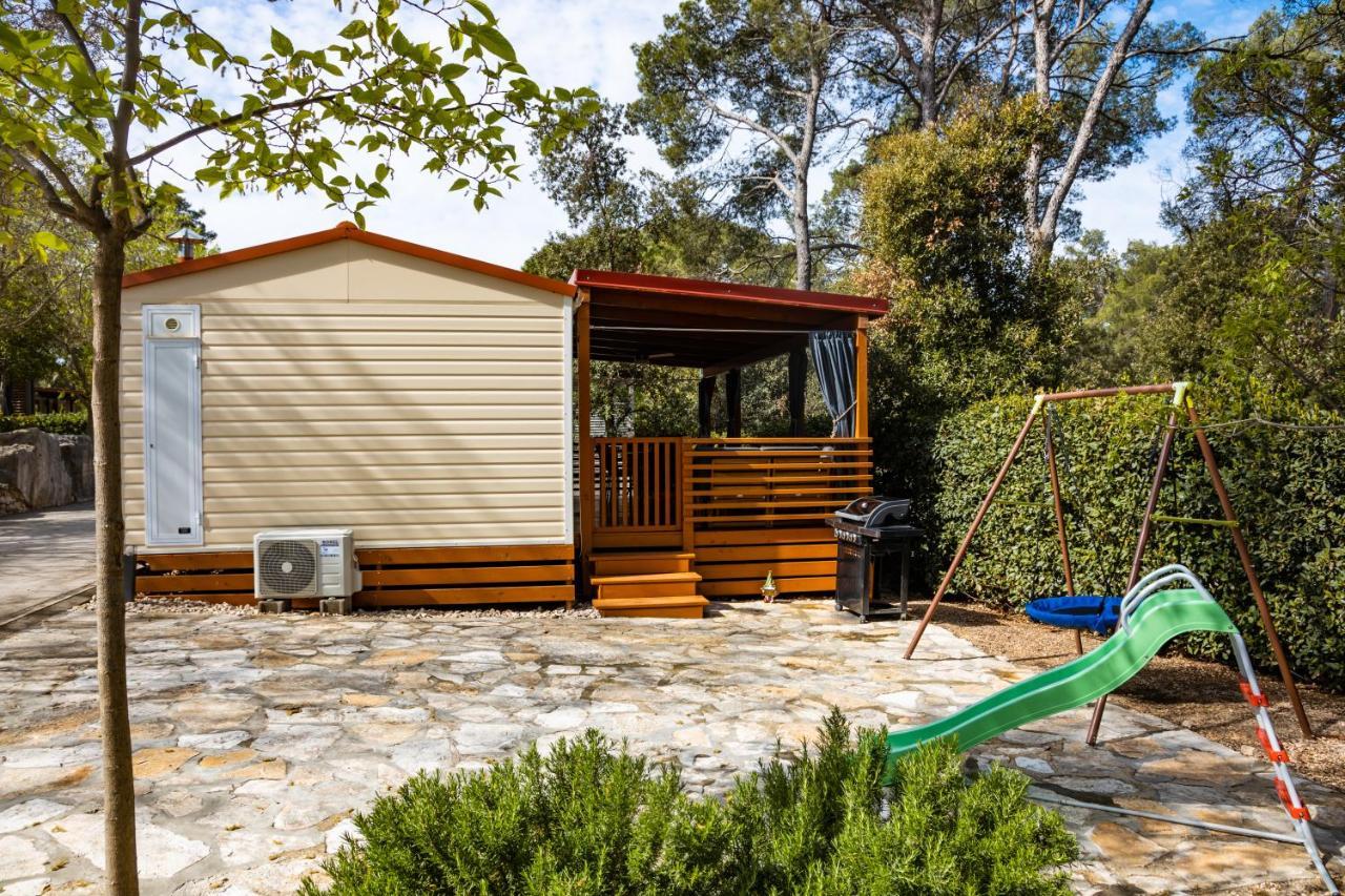 Mobile Homes 'Jakov', Camp Soline Биоград на Мору Екстериор снимка
