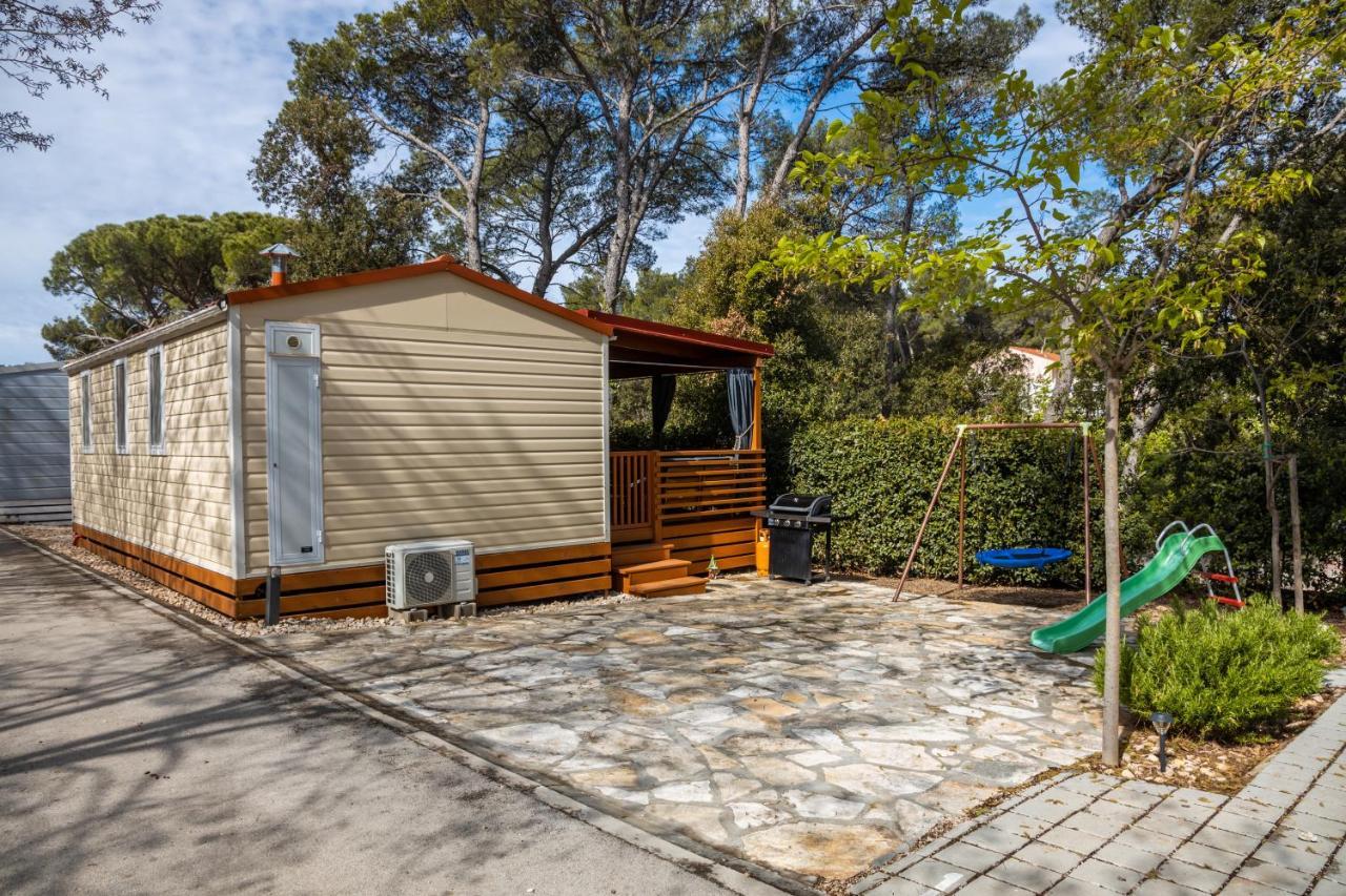 Mobile Homes 'Jakov', Camp Soline Биоград на Мору Екстериор снимка