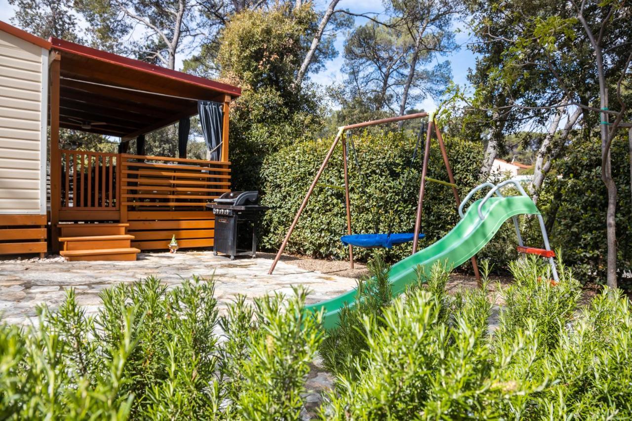 Mobile Homes 'Jakov', Camp Soline Биоград на Мору Екстериор снимка