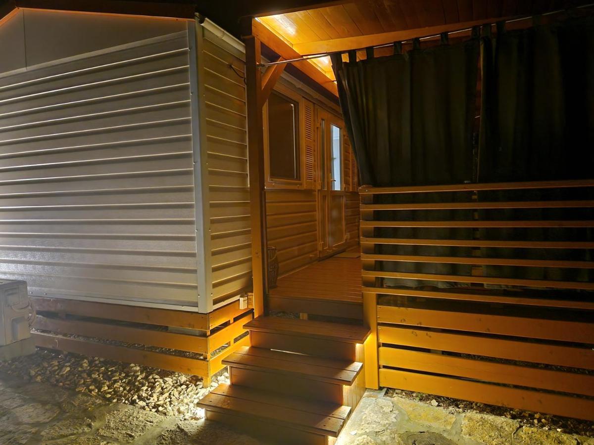 Mobile Homes 'Jakov', Camp Soline Биоград на Мору Екстериор снимка