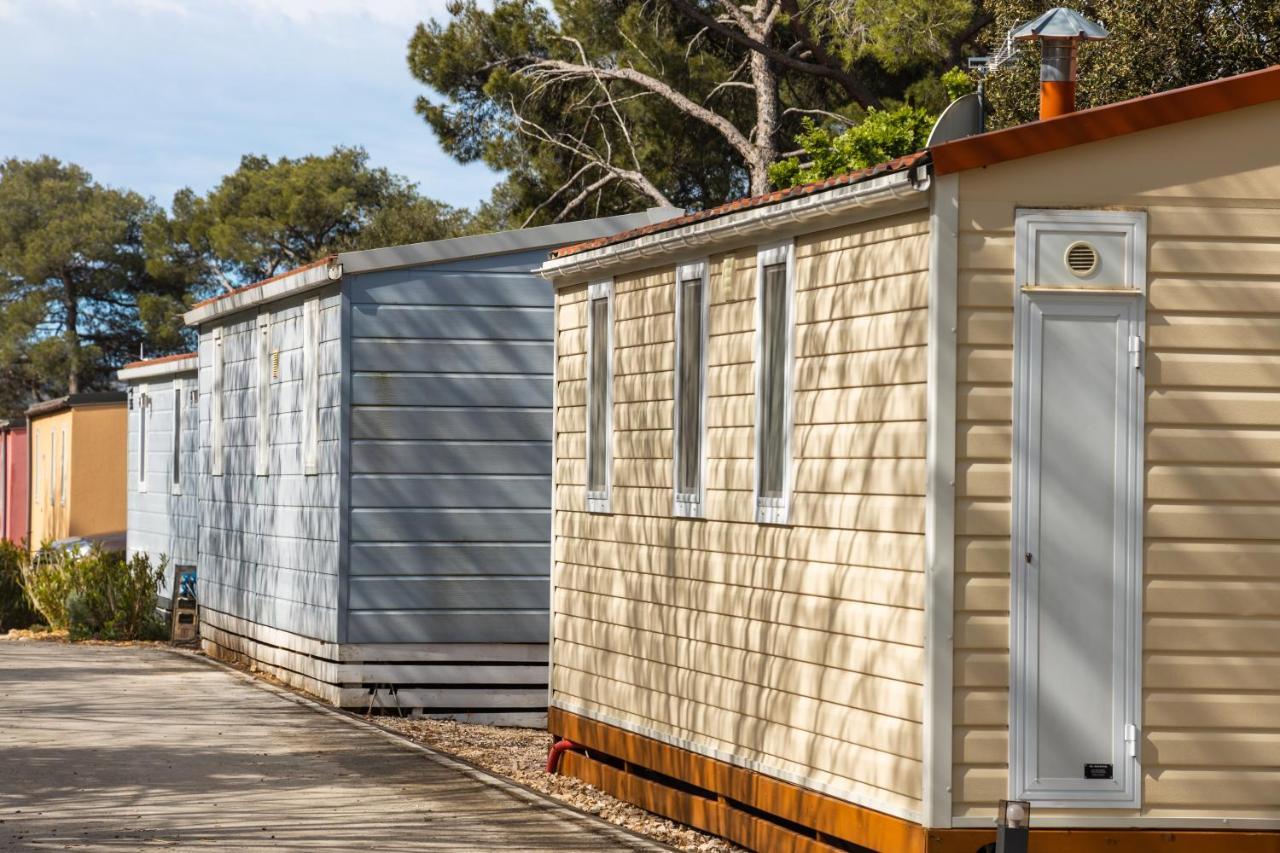 Mobile Homes 'Jakov', Camp Soline Биоград на Мору Екстериор снимка