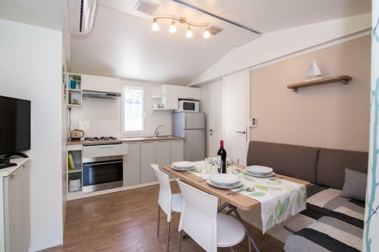 Mobile Homes 'Jakov', Camp Soline Биоград на Мору Екстериор снимка