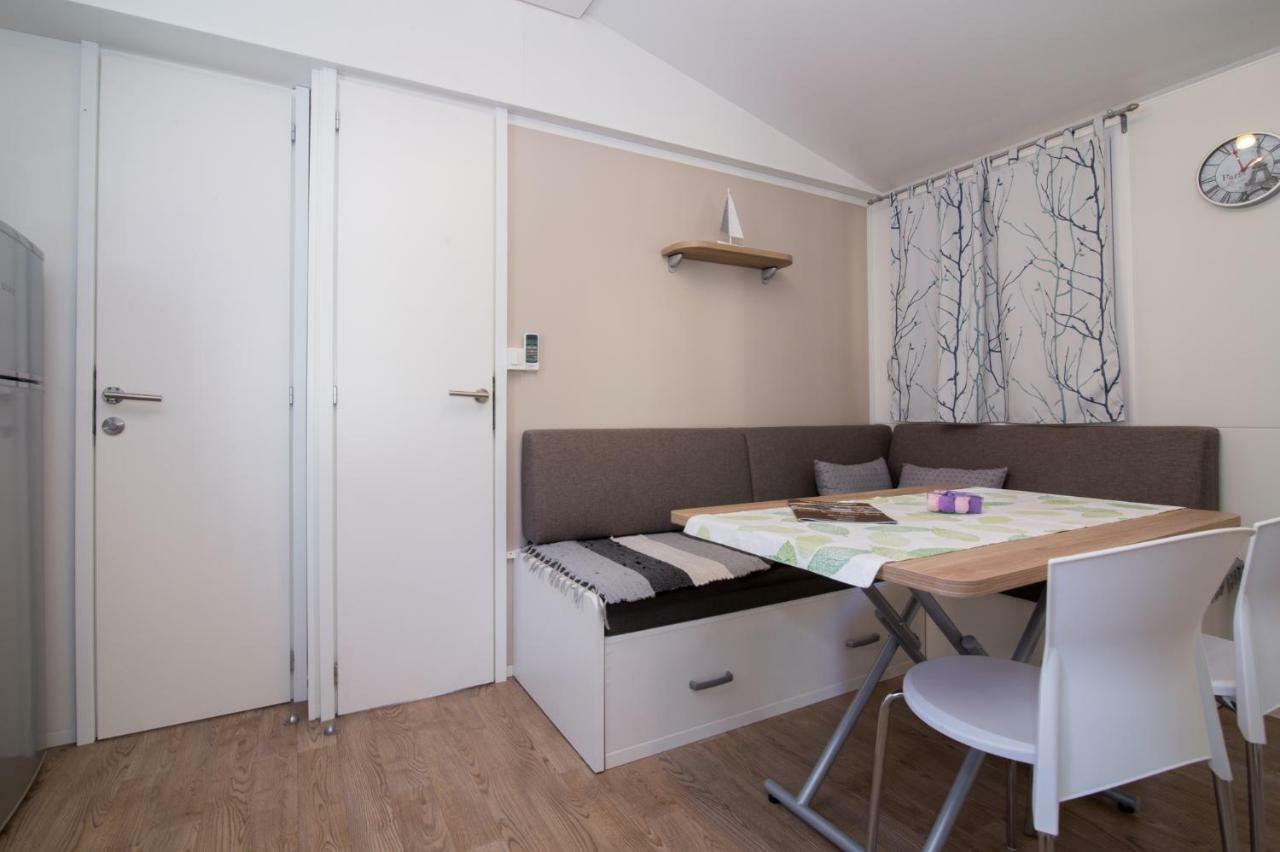 Mobile Homes 'Jakov', Camp Soline Биоград на Мору Екстериор снимка